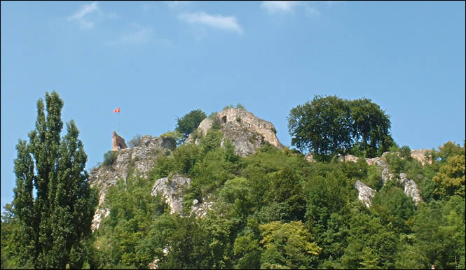 Vue du château de Ferrette