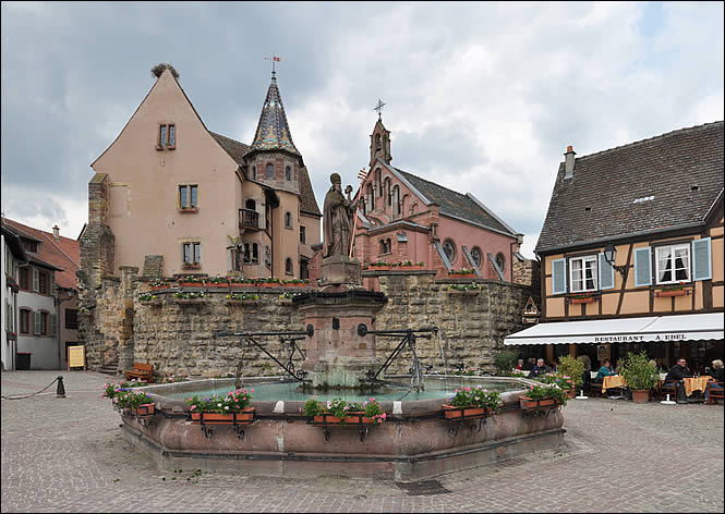 La place du château à Eguisheim