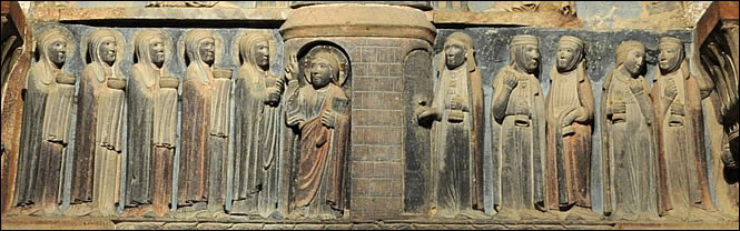 Les Vierges Sages et les Vierges Folles du portail de l'église Saint Pierre et Paul d'Eguisheim