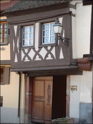 Maison de la place de la mairie de Gueberschwihr