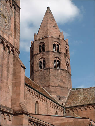 Une tour de l'église Saint Léger
