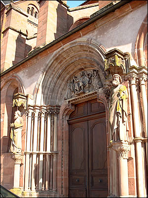 Portail de l'église Saint Pierre et Paul