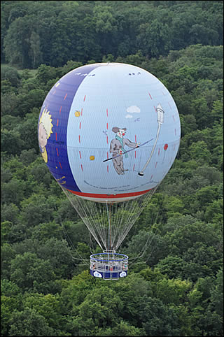 Ballon en vol au parc du Petit Prince