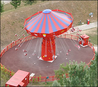 Les chaises volantes du parc du Petit Prince