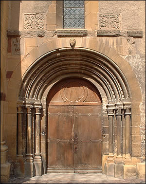 Un portail de l'église Notre Dame de l'Assomption de Rouffach