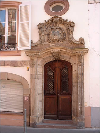 La porte de la maison de Cagliostro à Strasbourg