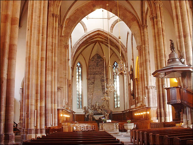 La nef de l'église Saint Thomas de Strasbourg