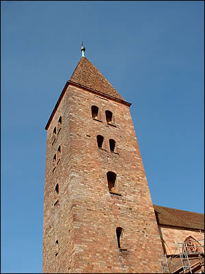 Le clocher beffroi de l'église Saints Pierre et Paul de Wissembourg