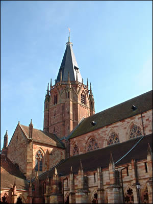 Vue du clocher de l'église Saints Pierre et Paul de Wissembourg